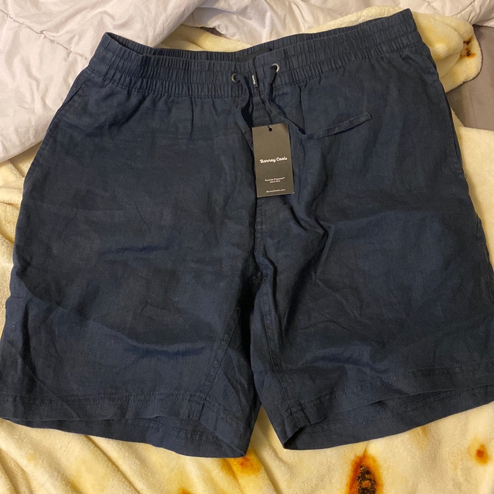 Barney cools linen poolside shorts